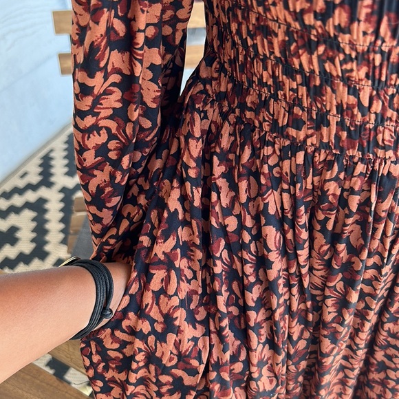 Lightweight, Balloon Sleeve, Smocked Floral Dress with Pockets - Picture 7 of 8